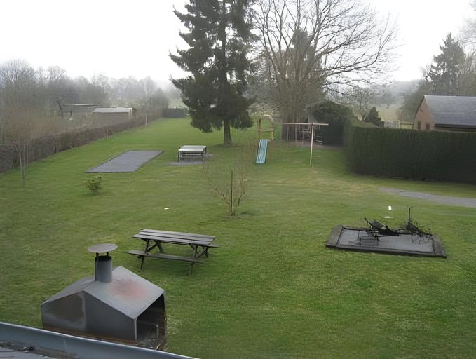 Others 4, Cottage with Garden, Lessive, Namur