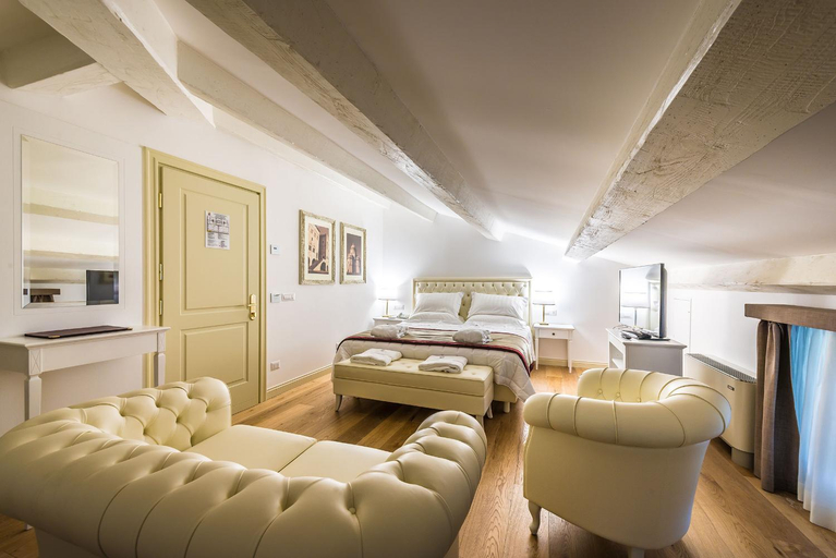 Bedroom 12