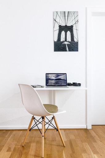 Others 3, Stylish apartment - 3 Min walk to Wuppertal main train station - Close to the University - Kitchen -, Wuppertal