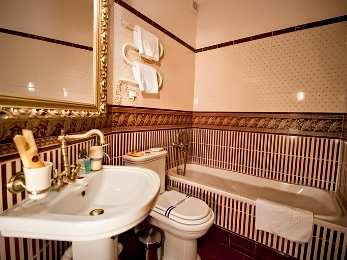 Bathroom 3, Royal City Hotel, Shevchenkivs'kyi