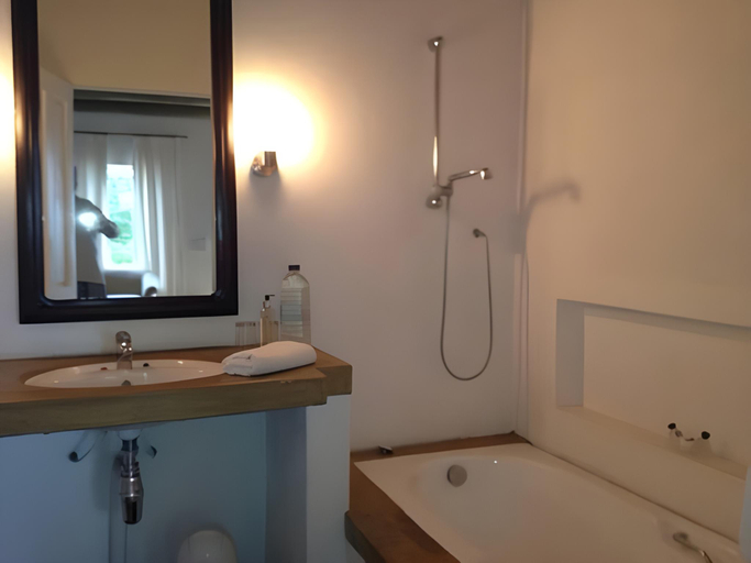 Bathroom 4, Ashbourne, Ehlanzeni