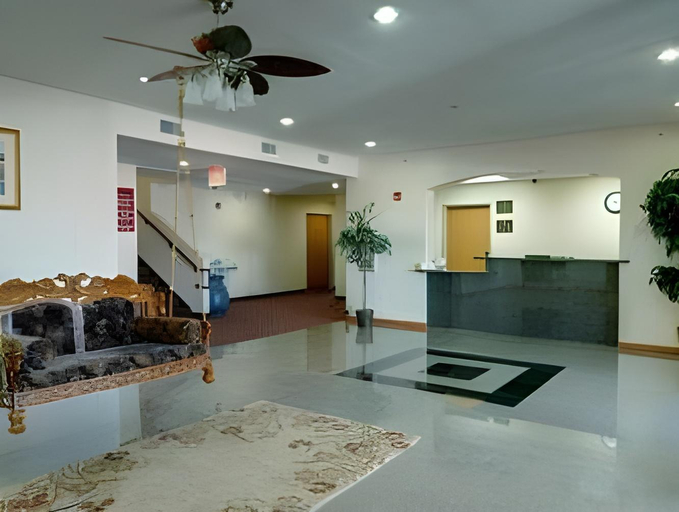 Public Area 2, Super 8 by Wyndham Salina, Saline