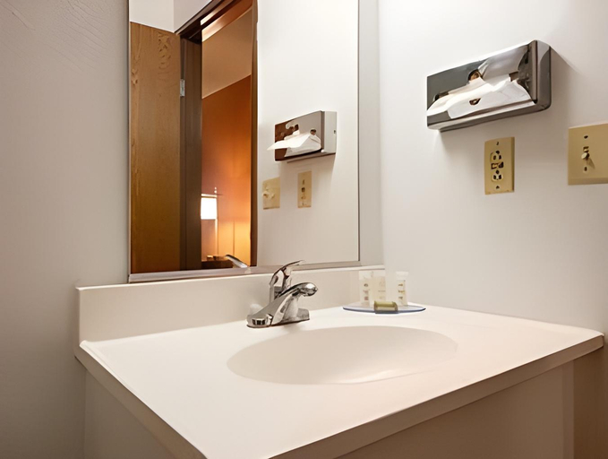 Bathroom 4, Super 8 by Wyndham Peoria, Peoria