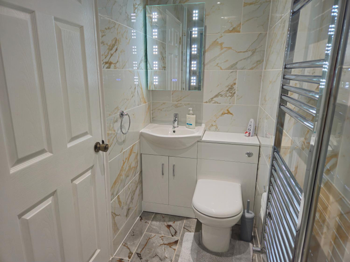 Shower 3, Modern En-suite Doubles in Boston Town Spacious & Contemporary Rooms, Lincolnshire