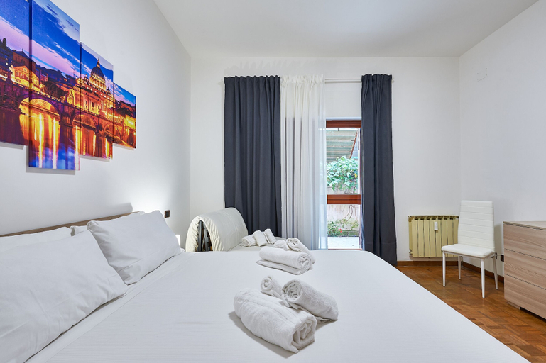 Bedroom 3, Anastasio II apartment, Roma