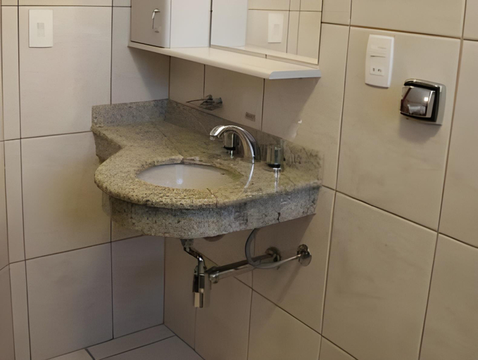 Bathroom 4, Minas Garden Hotel, Poços de Caldas