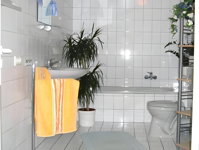 Bathroom 4, Ferienwohnung in Madfeld, Hochsauerlandkreis