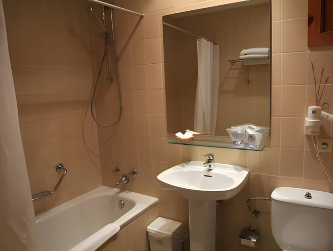 Bathroom 4, Universal Hotel Florida Adults Only, Baleares
