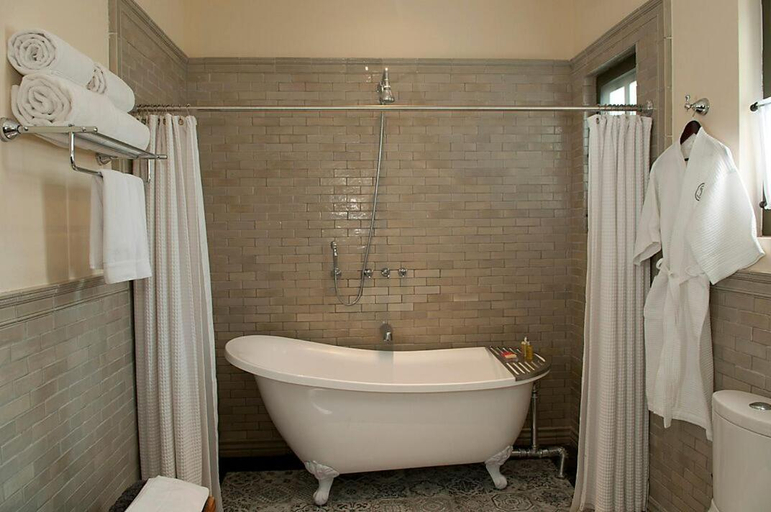 Bathroom 2, La Santisima Trinidad, Dolores Hidalgo