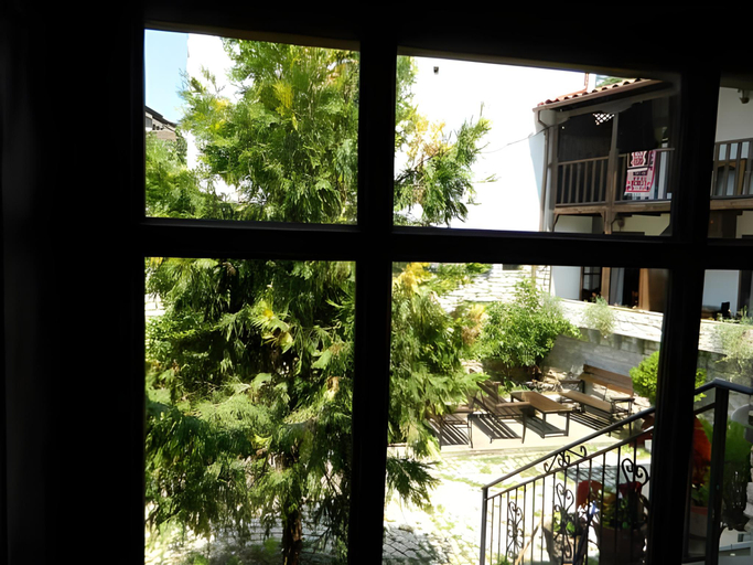 Others 5, Hotel Mangalemi, Beratit