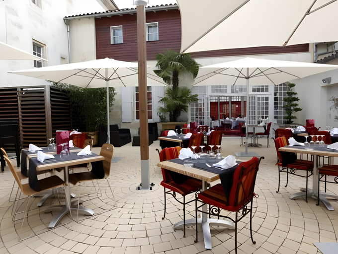 Others 2, Hotel Restaurant Le Lion d'Or, Charente-Maritime