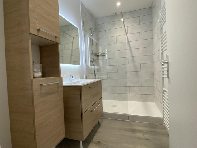 Bathroom 11