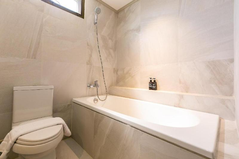 Bathroom 11
