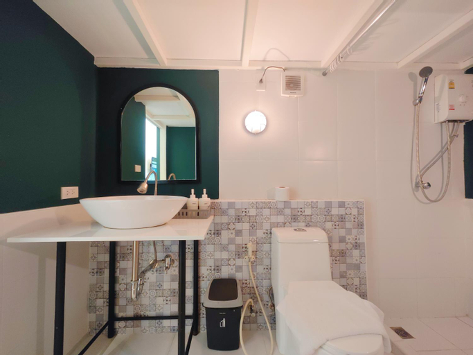 Bathroom 13