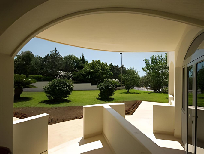Others 5, Vila V Lux