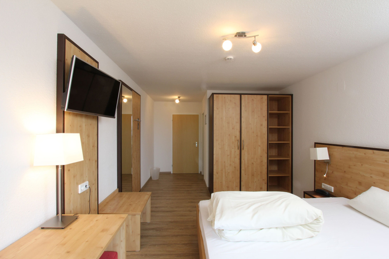 Bedroom 4, Alcor Hotel Löwen, Breisgau-Hochschwarzwald