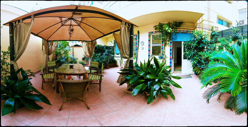 Others 2, B&B Livingstone, Cagliari