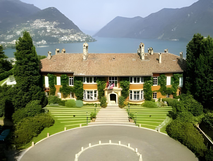 Exterior & Views