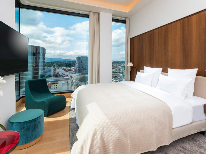 Bedroom 2, Movenpick Hotel Basel, Basel