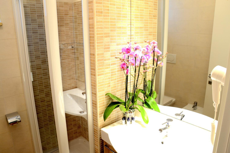 Bathroom 3, Porto Di Claudio, Rome