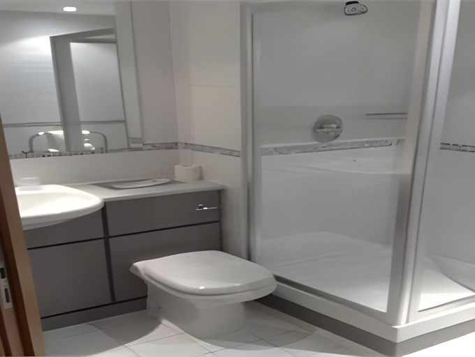 Bathroom 4, Headingley Stadium Hotel, Leeds
