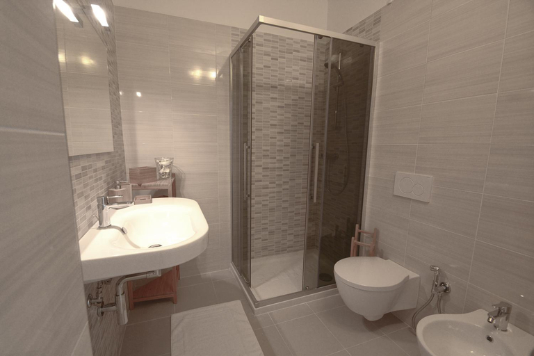 Bathroom 3, Hypogeum Suites & Apartments, Lecce