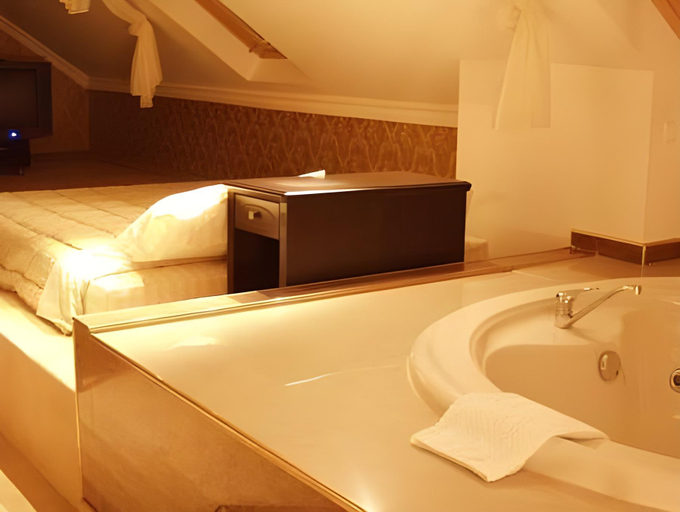 Bathroom 5, Strimon Garden Medical SPA Hotel, Kyustendil