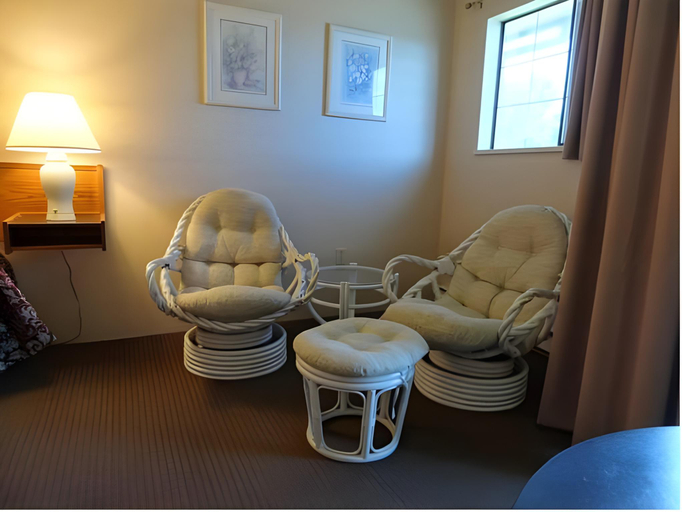 Public Area 2, Wessex Inn By The Sea, Cowichan Valley