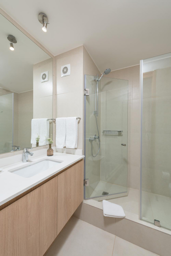 Bathroom, Zip Housing El Golf, Santiago