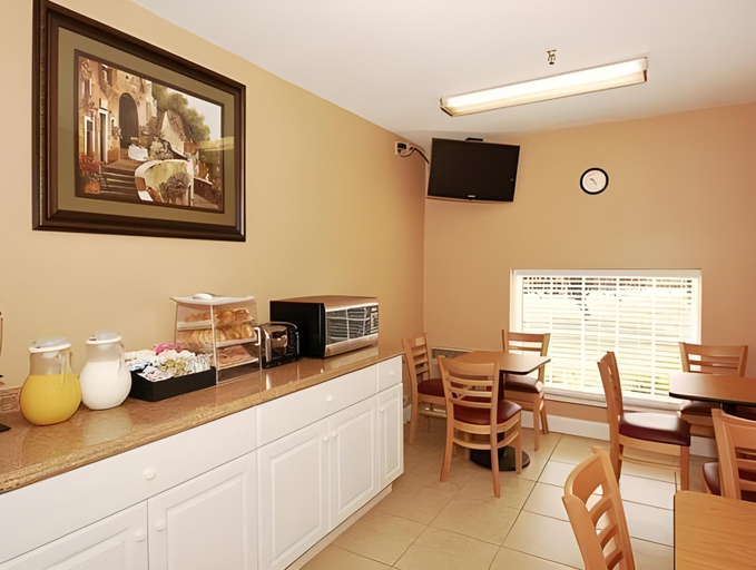 Food & Drinks 4, Econo Lodge Rome South, Floyd