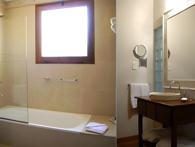 Bathroom 4, Algodon Wine Estates & Champions Club, San Rafael