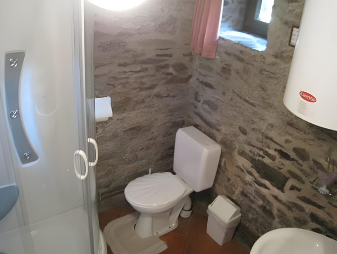 Bathroom 2, Forest Hideaway, Baillamont, Namur