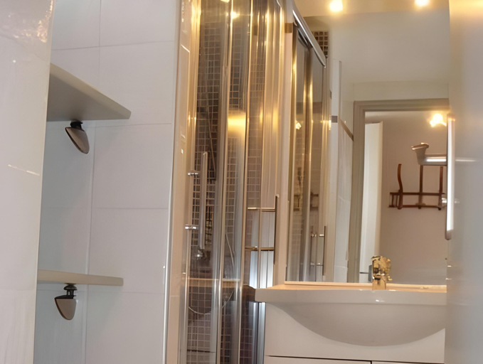 Bathroom 3, Les Mini-villas de Santa-giulia, Corse-du-Sud