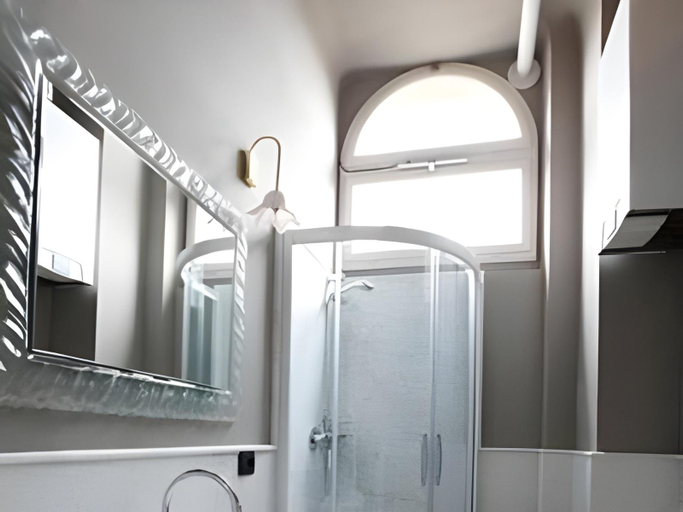 Bathroom 3, Villa la Fornacina, Florence