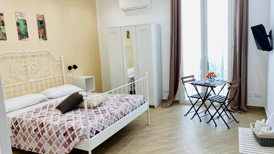 Others 4, Pindemonte Suites, Palermo
