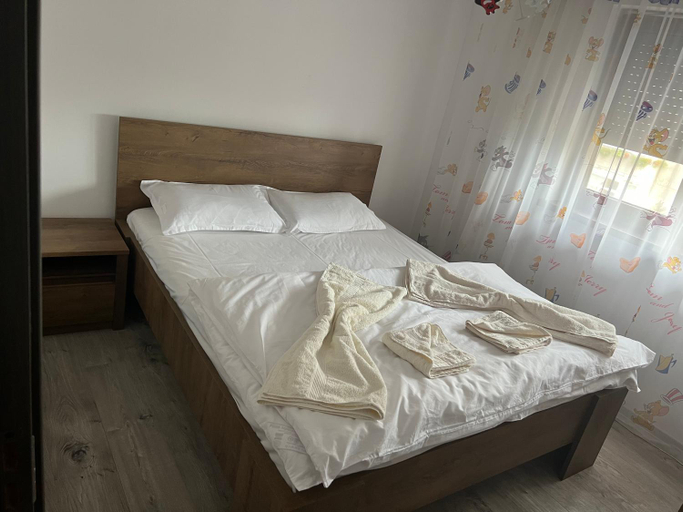 Others 4, Apartament 5ive, Tasnad