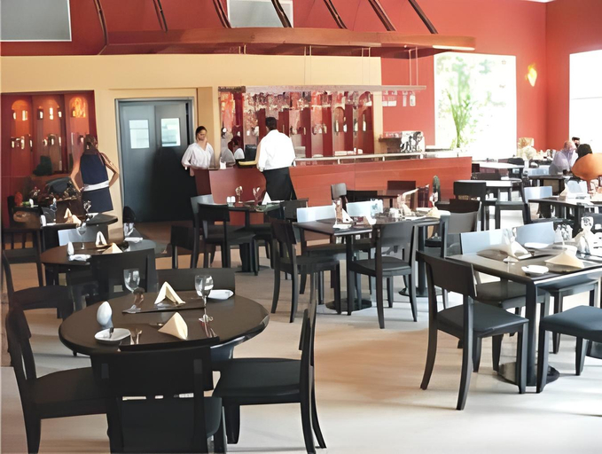 Food & Drinks 4, Howard Johnson Pilar Resort Spa & Convention Center, Pilar