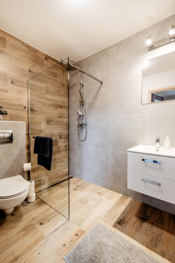 Bathroom, Dwa Brzegi, Kamień