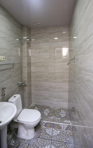 Bathroom, Hotel Traveler, Tskaltubo