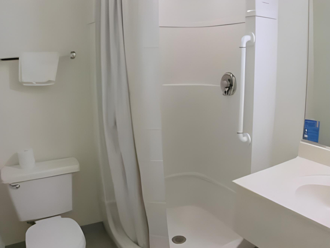 Bathroom 3, Motel 6 Davis - Sacramento Area, Yolo