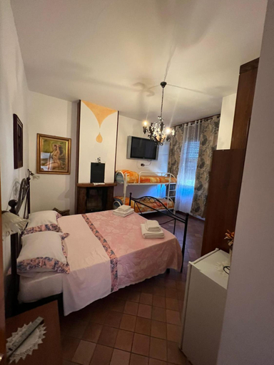 Others 4, B&B La Veronica, Napoli