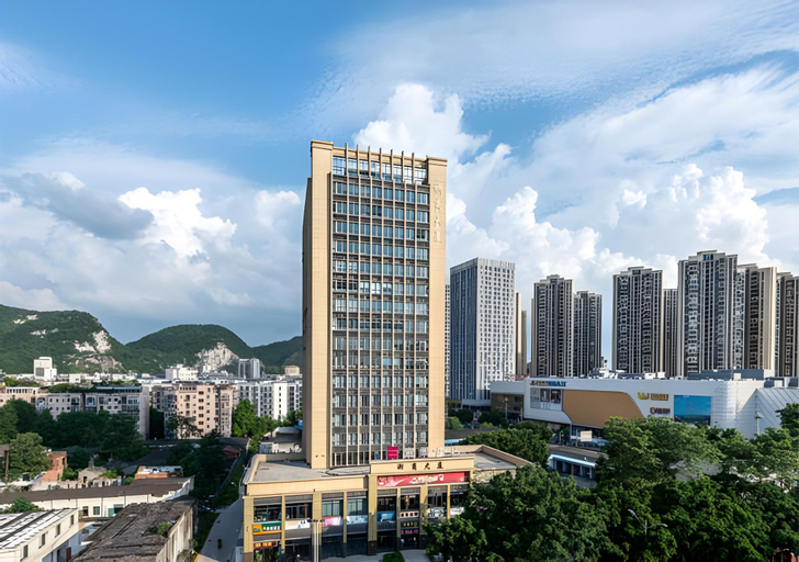 Exterior & Views