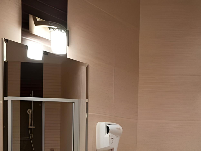 Bathroom 4, Hotel Starka, Ople