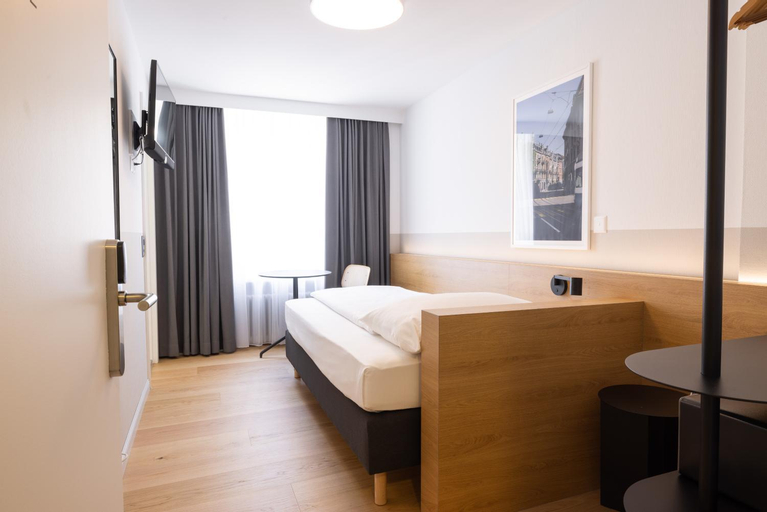 Bedroom 12