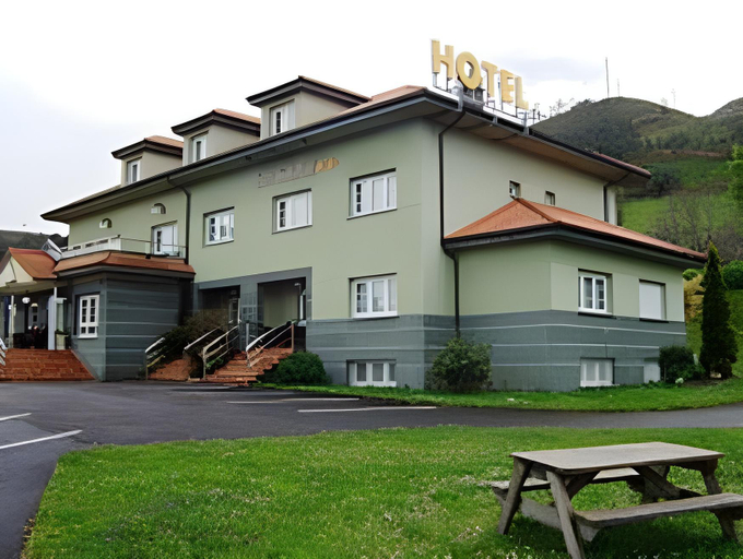 Exterior & Views