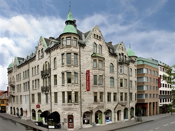Exterior & Views