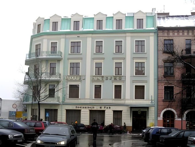 Exterior & Views