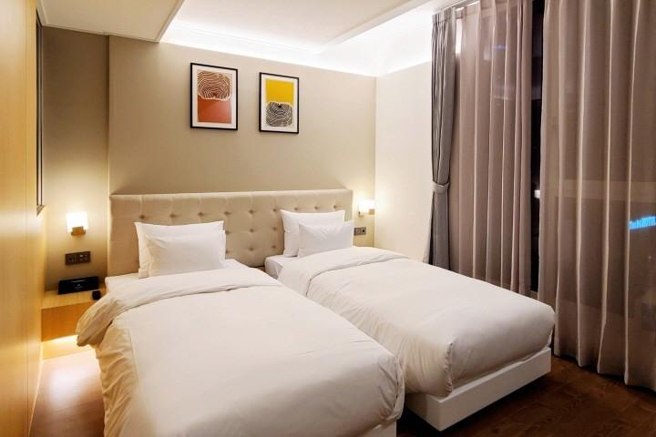 Bedroom 25