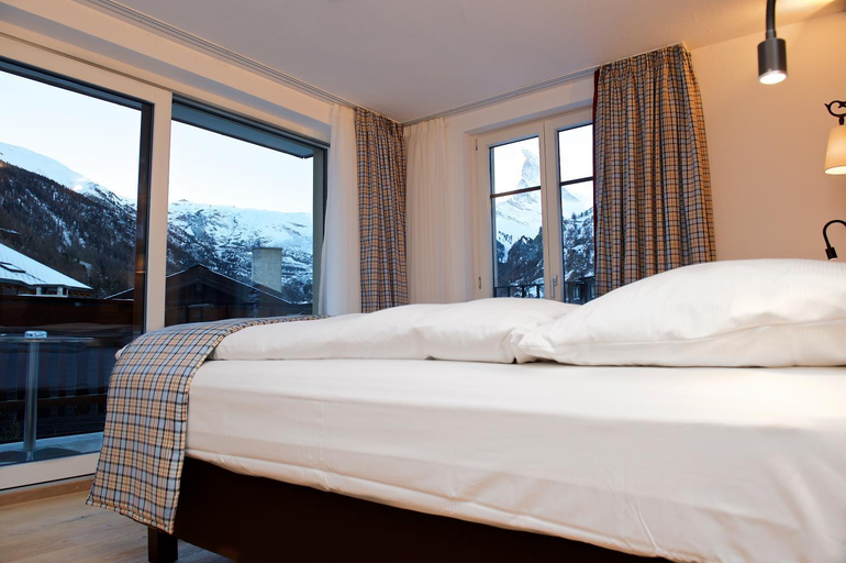 Bedroom 3, Hotel Bella Vista Zermatt, Visp