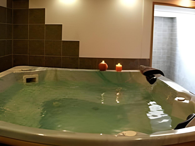 Bathroom 4, Logis Hotel Gai Soleil, Haute-Savoie